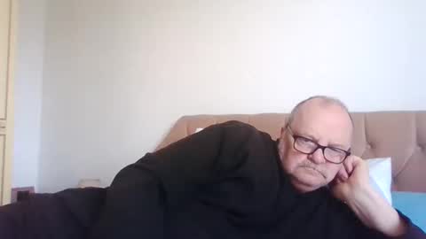 Snapshot of old_fkrr_ chatting on 03/30/26, 10:27 old_fkrr_ online show from 03/30/26, 10:27