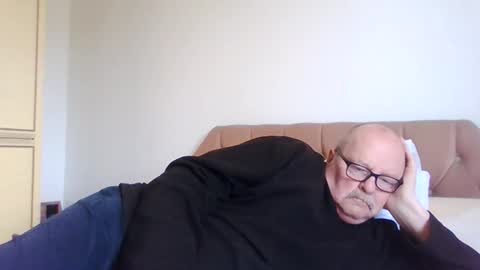 Snapshot of old_fkrr_ chatting on 04/14/26, 09:04 old_fkrr_ online show from 04/14/26, 09:04