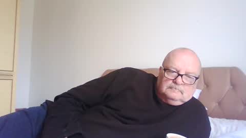 Snapshot of old_fkrr_ chatting on 04/15/26, 09:27 old_fkrr_ online show from 04/15/26, 09:27