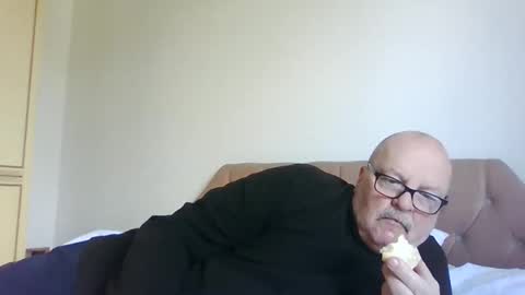 Snapshot of old_fkrr_ chatting on 04/16/26, 08:26 old_fkrr_ online show from 04/16/26, 08:26