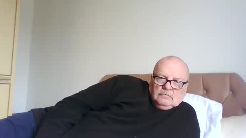 Snapshot of old_fkrr_ chatting on 04/17/26, 09:01 old_fkrr_ online show from 04/17/26, 09:01