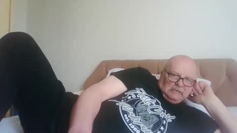 Snapshot of old_fkrr_ chatting on 04/22/26, 10:50 old_fkrr_ online show from 04/22/26, 10:50