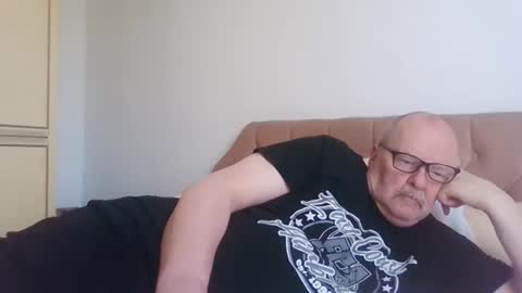 Snapshot of old_fkrr_ chatting on 04/23/26, 10:47 old_fkrr_ online show from 04/23/26, 10:47