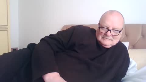 Snapshot of old_fkrr_ chatting on 04/25/26, 02:25 old_fkrr_ online show from 04/25/26, 02:25