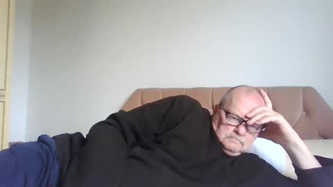 Snapshot of old_fkrr_ chatting on 04/28/26, 08:41 old_fkrr_ online show from 04/28/26, 08:41