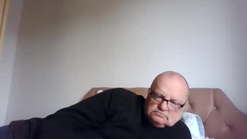 Snapshot of old_fkrr_ chatting on 06/08/26, 10:04 old_fkrr_ online show from 06/08/26, 10:04