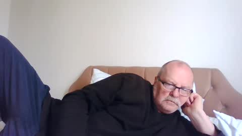 Snapshot of old_fkrr_ chatting on 06/15/26, 10:17 old_fkrr_ online show from 06/15/26, 10:17