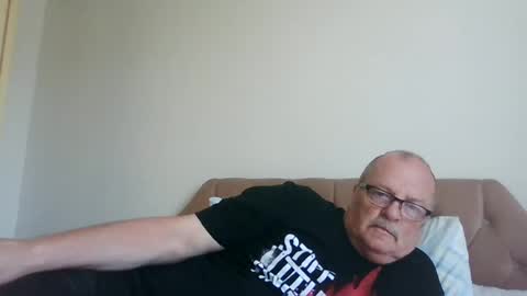 Snapshot of old_fkrr_ chatting on 06/26/26, 11:03 old_fkrr_ online show from 06/26/26, 11:03