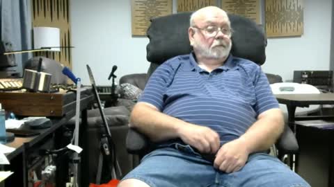old_guy111 online show from 09/25/25, 04:21