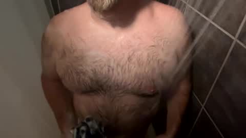 Snapshot of oldbones2 chatting on 09/27/25, 01:10 oldbones2 online show from 09/27/25, 01:10