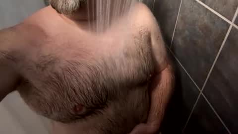 Snapshot of oldbones2 chatting on 10/20/25, 01:28 oldbones2 online show from 10/20/25, 01:28