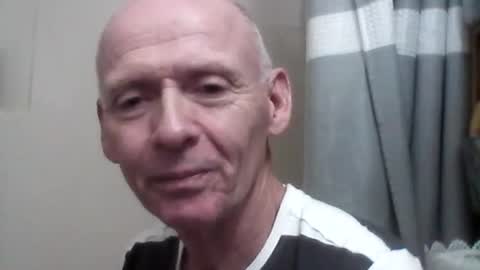 Snapshot of oldbuthorny62 chatting on 10/27/25, 01:42 oldbuthorny62 online show from 10/27/25, 01:42