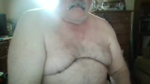 Snapshot of oldcockforyngladies chatting on 03/01/25, 01:18 oldcockforyngladies online show from 03/01/25, 01:18