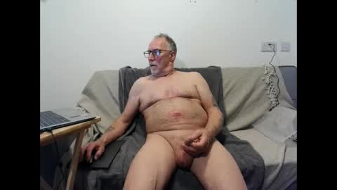 Snapshot of oldercock1411 chatting on 11/25/25, 10:21 oldercock1411 online show from 11/25/25, 10:21