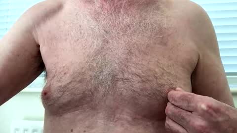 Snapshot of oldrowley chatting on 10/16/25, 11:44 Mike online show from 10/16/25, 11:44