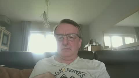 Snapshot of oldtimer160162493 chatting on 05/03/26, 12:00 oldtimer160162493 online show from 05/03/26, 12:00