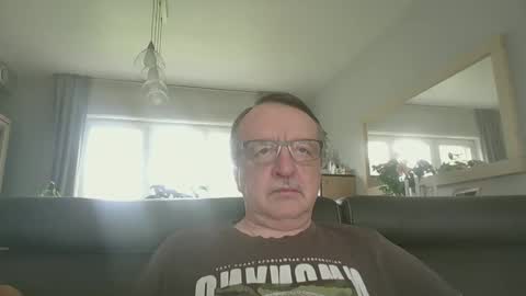 Snapshot of oldtimer160162493 chatting on 05/12/26, 12:24 oldtimer160162493 online show from 05/12/26, 12:24