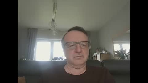 Snapshot of oldtimer160162493 chatting on 05/17/26, 01:07 oldtimer160162493 online show from 05/17/26, 01:07