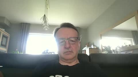 Snapshot of oldtimer160162493 chatting on 05/20/26, 12:00 oldtimer160162493 online show from 05/20/26, 12:00