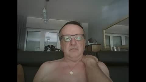 Snapshot of oldtimer160162493 chatting on 05/27/26, 12:02 oldtimer160162493 online show from 05/27/26, 12:02