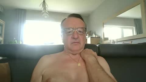 Snapshot of oldtimer160162493 chatting on 05/31/26, 12:45 oldtimer160162493 online show from 05/31/26, 12:45
