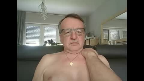 Snapshot of oldtimer160162493 chatting on 06/01/26, 11:56 oldtimer160162493 online show from 06/01/26, 11:56