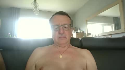 Snapshot of oldtimer160162493 chatting on 06/02/26, 01:57 oldtimer160162493 online show from 06/02/26, 01:57