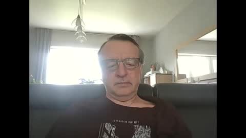 Snapshot of oldtimer160162493 chatting on 06/04/26, 12:55 oldtimer160162493 online show from 06/04/26, 12:55