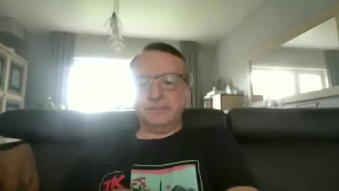 Snapshot of oldtimer160162493 chatting on 06/06/26, 12:54 oldtimer160162493 online show from 06/06/26, 12:54