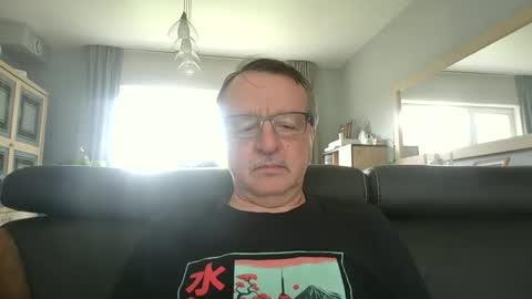 Snapshot of oldtimer160162493 chatting on 06/07/26, 01:15 oldtimer160162493 online show from 06/07/26, 01:15