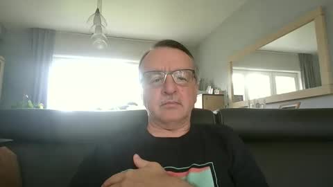 Snapshot of oldtimer160162493 chatting on 06/08/26, 12:38 oldtimer160162493 online show from 06/08/26, 12:38