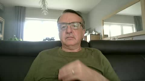 Snapshot of oldtimer160162493 chatting on 06/12/26, 12:26 oldtimer160162493 online show from 06/12/26, 12:26