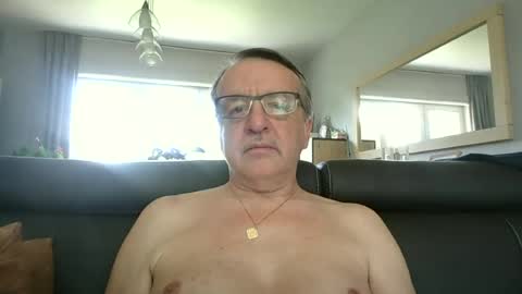 Snapshot of oldtimer160162493 chatting on 06/16/26, 11:46 oldtimer160162493 online show from 06/16/26, 11:46