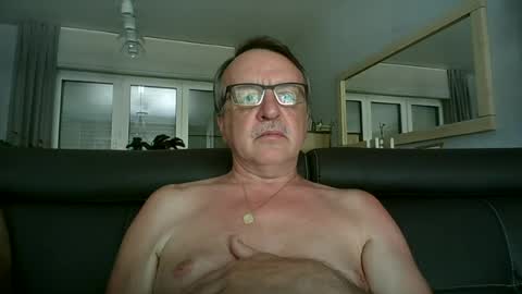 Snapshot of oldtimer160162493 chatting on 06/22/26, 02:03 oldtimer160162493 online show from 06/22/26, 02:03