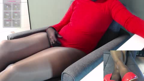 Snapshot of oldynylon chatting on 10/02/25, 06:59 Pantyhose-feet-lover online show from 10/02/25, 06:59