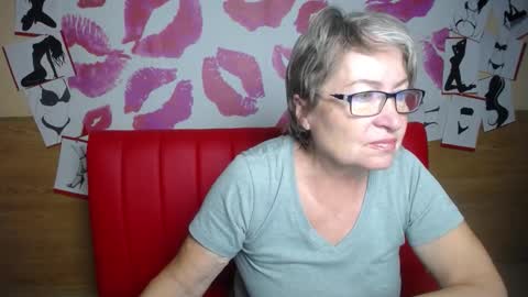 Snapshot of olgaluck chatting on 12/16/25, 09:47 OlgaLuck online show from 12/16/25, 09:47