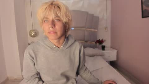 oliiverr22 online show from 11/03/25, 01:01