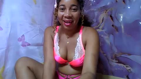 Snapshot of olinaa chatting on 06/06/26, 05:39 olinaa online show from 06/06/26, 05:39