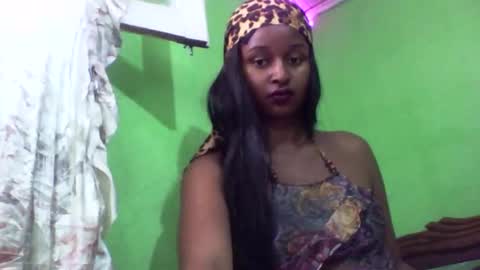 Snapshot of olinah610 chatting on 10/12/25, 07:07 olinah610 online show from 10/12/25, 07:07