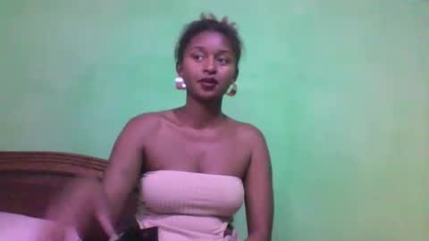 Snapshot of olinah610 chatting on 10/25/25, 09:28 olinah610 online show from 10/25/25, 09:28