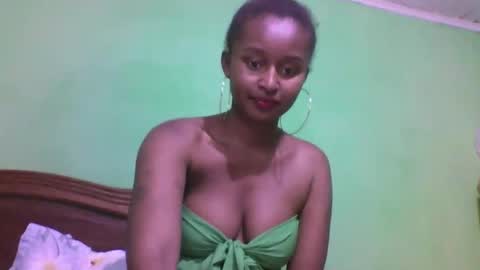 Snapshot of olinah610 chatting on 10/27/25, 07:07 olinah610 online show from 10/27/25, 07:07