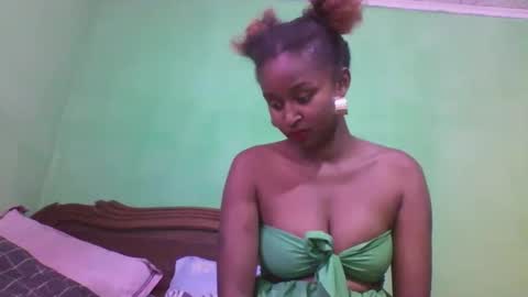 Snapshot of olinah610 chatting on 10/28/25, 08:51 olinah610 online show from 10/28/25, 08:51