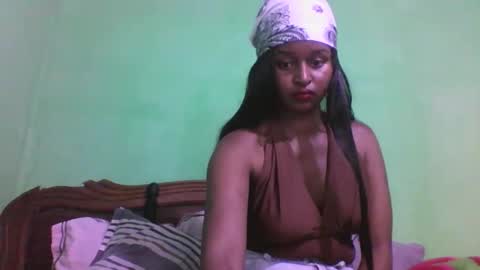 Snapshot of olinah610 chatting on 10/31/25, 07:04 olinah610 online show from 10/31/25, 07:04