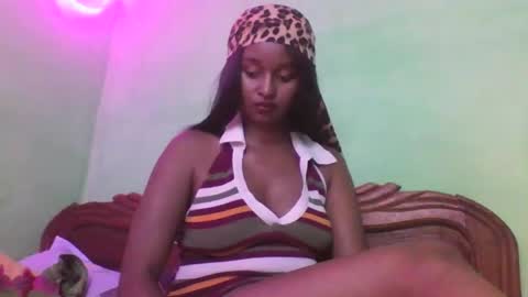 Snapshot of olinah610 chatting on 11/21/25, 11:31 olinah610 online show from 11/21/25, 11:31