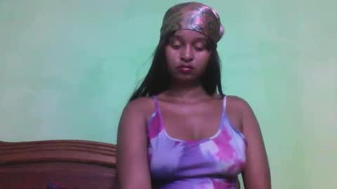 Snapshot of olinah610 chatting on 11/28/25, 07:49 olinah610 online show from 11/28/25, 07:49