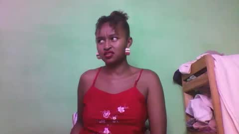 Snapshot of olinah610 chatting on 12/13/25, 07:53 olinah610 online show from 12/13/25, 07:53