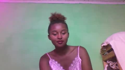 olinah610 online show from 12/15/25, 07:40