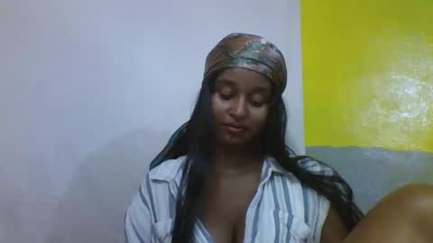 Snapshot of olinah610 chatting on 02/02/26, 08:35 olinah610 online show from 02/02/26, 08:35