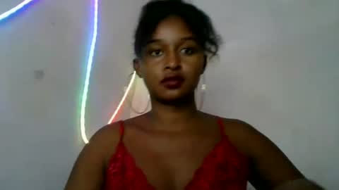Snapshot of olinah610 chatting on 05/24/26, 10:20 olinah610 online show from 05/24/26, 10:20
