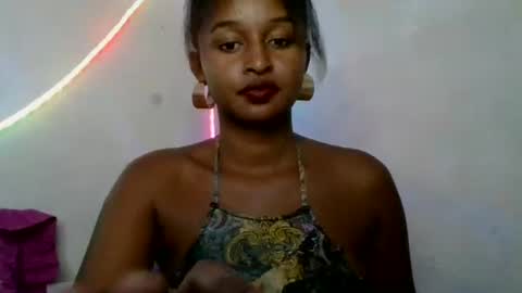 Snapshot of olinah610 chatting on 05/25/26, 11:16 olinah610 online show from 05/25/26, 11:16